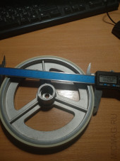 Верхний шкив с подшипником в сборе для ленточной пилы Proxxon MBS 240/Е